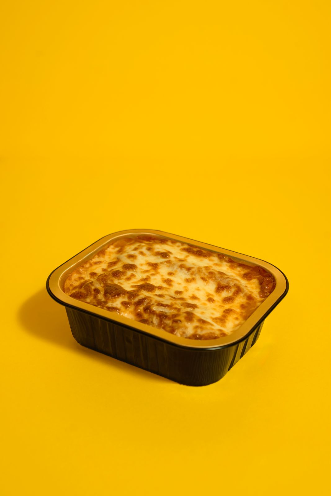 Lasaña L'Originale recién horneada en su bandeja